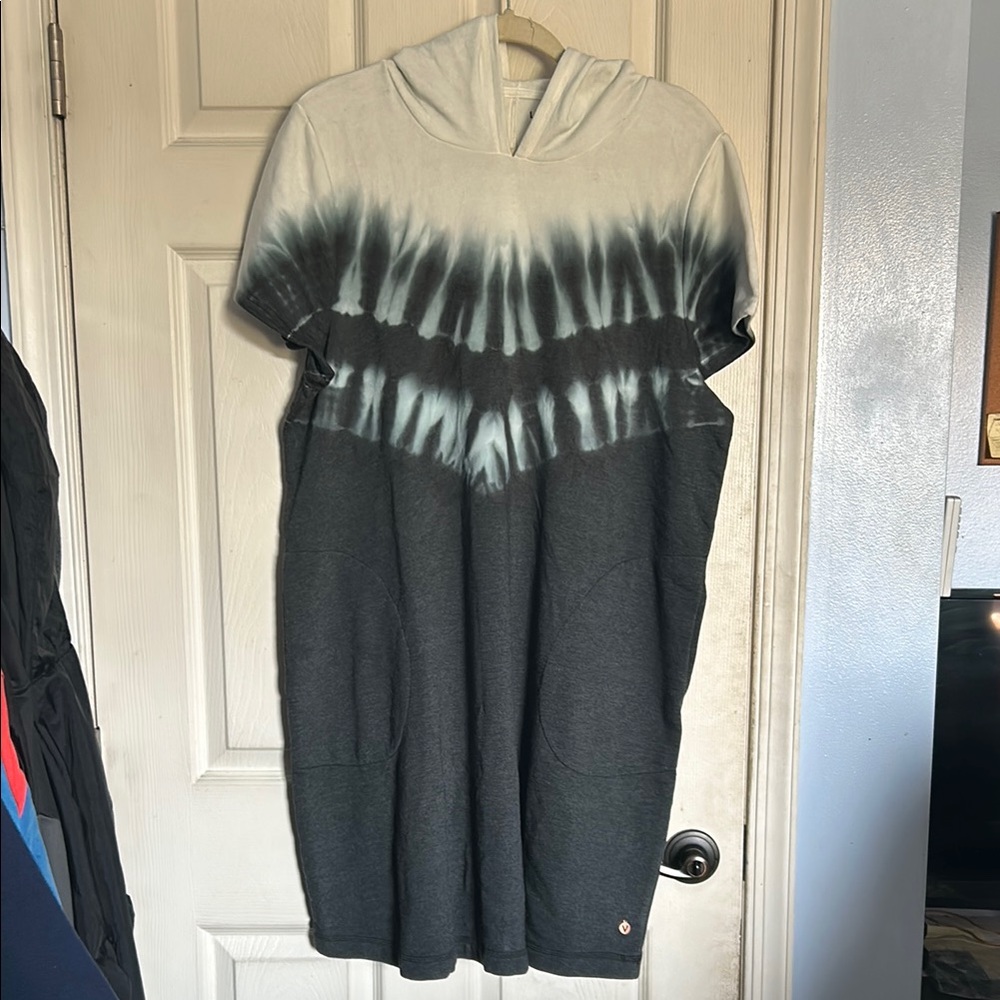 Lane Bryant Black and Gray Tie-Dye Dress. NWT. SIZE 18/20.